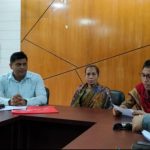 বান্দরবানে ভূমিদস্যুদের হাত থেকে রক্ষা পেতে খুশী রাণী বড়ুয়া নামে এক অসহায় বিধবা নারীর সংবাদ সম্মেলন
