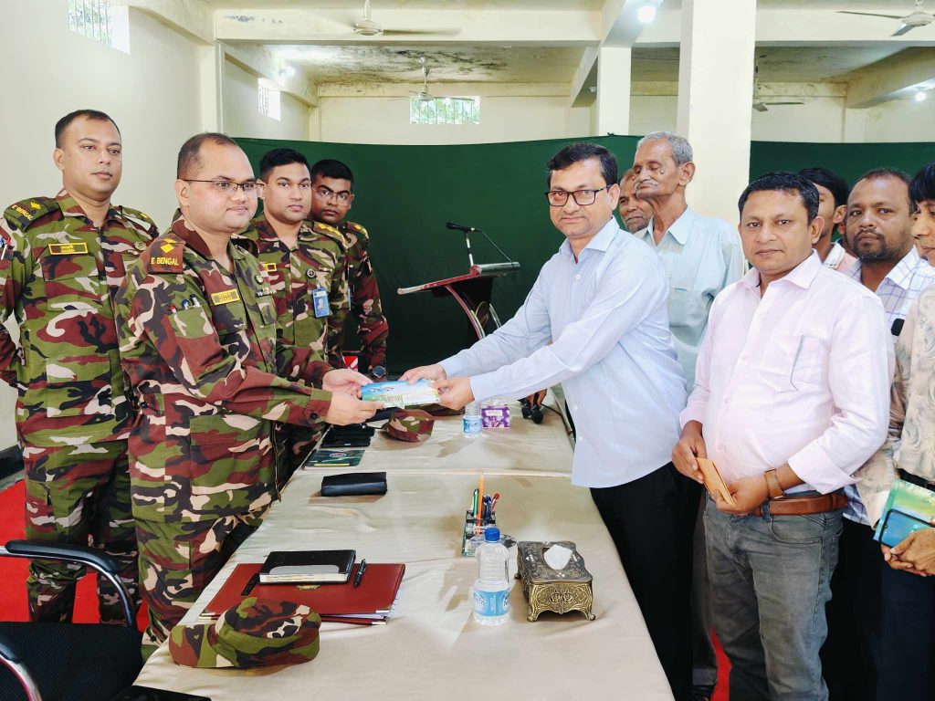 শারদীয় দুর্গা পূজা উপলক্ষ্যে বান্দরবানে সেনাবাহিনীর সাথে মতবিনিময়।
