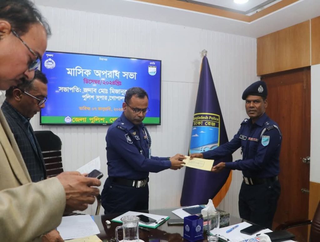 পুরস্কার প্রাপ্ত হলেন গোপালগঞ্জ জেলার  মুকসুদপুর থানার এস আই শামীম।