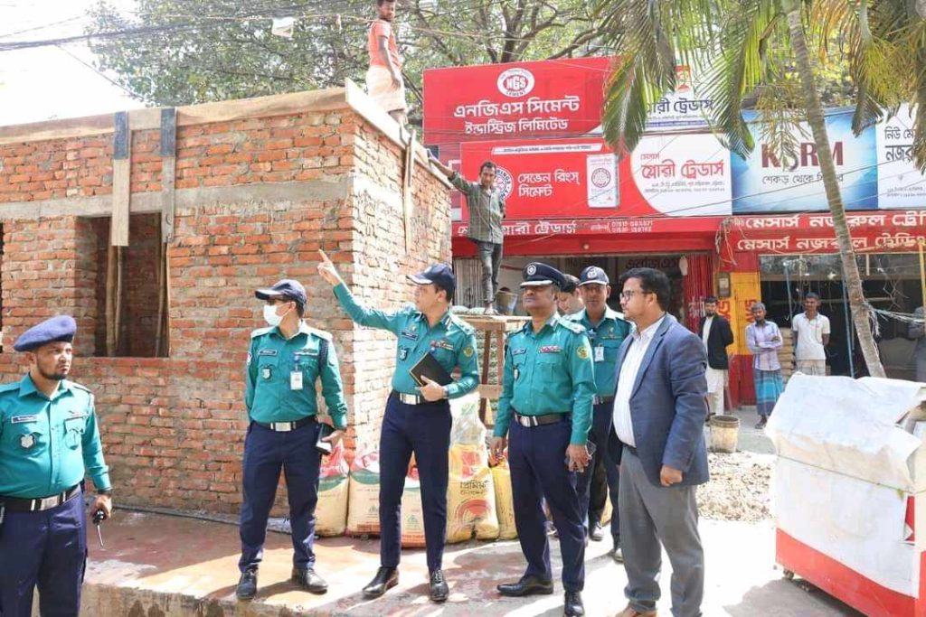 নব্য নির্মিত পুলিশ বক্স পরিদর্শন করেন সিএমপি কমিশনার মহোদয়
