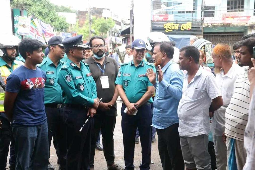 চট্টগ্রাম মহানগরীর বিবিরহাট ও এককিলোমিটার পশুর হাট পরিদর্শন করেন সিএমপি কমিশনার মহোদয়।