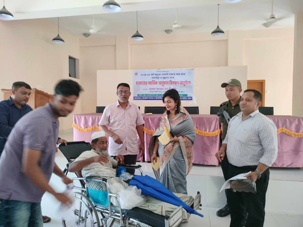 সরকারি যাকাত ফান্ড হতে হতদরিদ্র ও দুস্থদের মাঝে আর্থিক অনুদান বিতরণ