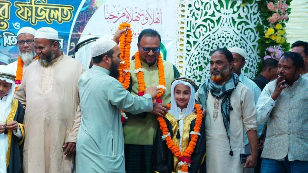 শাহ মজিদিয়া আল কোরআনুল কারীম ইনস্টিটিউটে সংবর্ধিত হলেন আলহাজ্ব আব্দুস সামাদ আজাদ