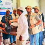 হেল্পিং হ্যান্ড ফাউন্ডেশন এর উদ্যোগে অসহায় পরিবারের মাঝে ইফতার সামগ্রী বিতরণ