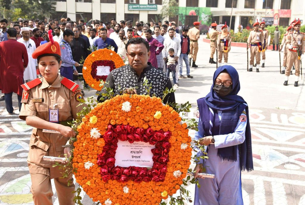 নোয়াখালী বিজ্ঞান ও প্রযুক্তি বিশ্ববিদ্যালয়ের মাননীয় ভিসি’র শহীদ মিনারে শ্রদ্ধা নিবেদন।