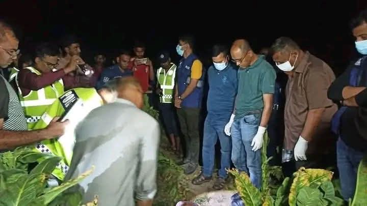 দামুড়হুদায় স্বামী পরিত্যক্তা নারীকে কুপিয়ে হত্যা, মাঠে হাত বাঁধা অবস্থায় মিলল মরদেহ।
