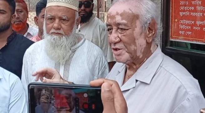 পাম্পে নিজেই উপস্থিত থেকে বাইকারদের কে অকটেন দিলেন সাচিং প্রু জেরি এমপি