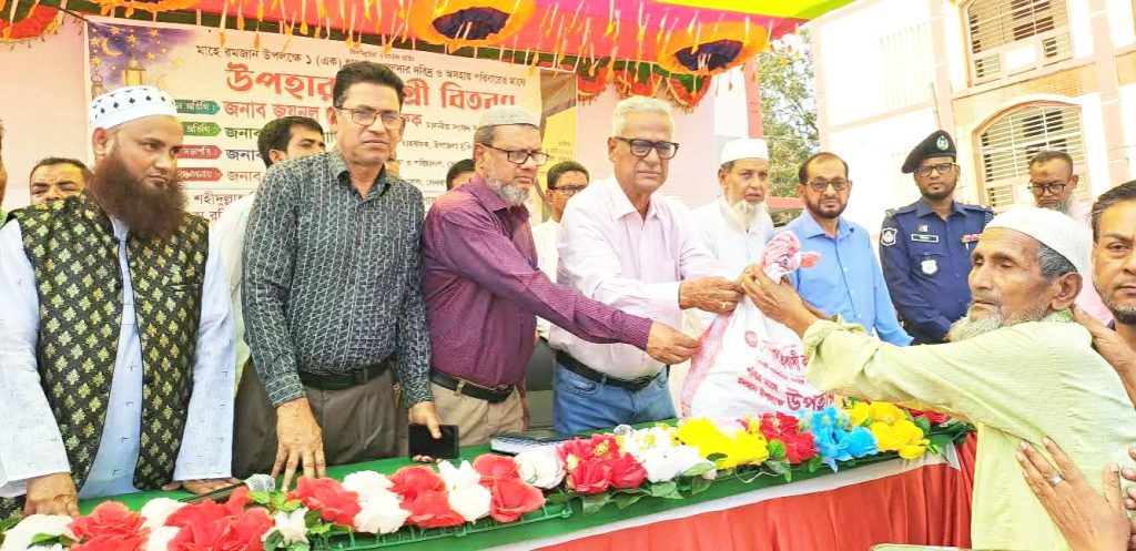 রমজানের আনন্দ ভাগাভাগি : অসহায়দের পাশে দাঁড়ালো সেনবাগ প্রবাসী কল্যাণ সংস্থা