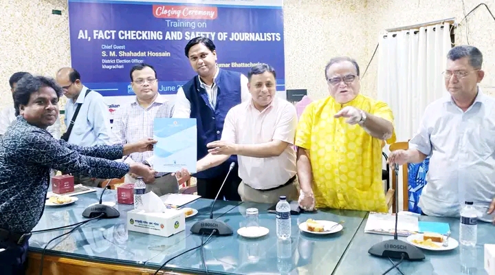 খাগড়াছড়ি প্রেসক্লাবের উদ্যোগে এবং প্রেস ইনস্টিটিউট বাংলাদেশ (PIB)এর সার্বিক আয়োজনে বিশেষ প্রশিক্ষণ কর্মশালার সমাপনী দিনে সনদ বিতরণ অনুষ্ঠান।