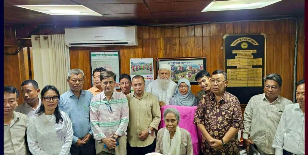 বান্দরবান পার্বত্য জেলা পরিষদের ১১তম অন্তর্বর্তীকালীন পরিষদের চেয়ারম্যান ও সদস্যদের দায়িত্ব গ্রহণ